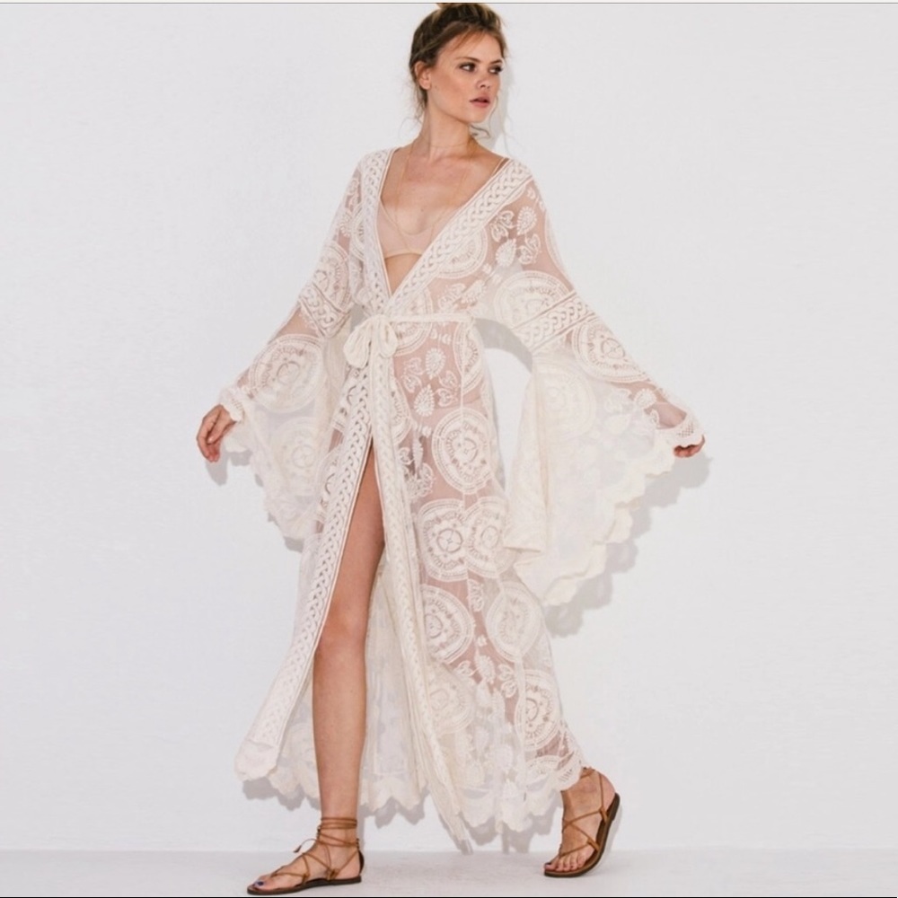 Bohemian Scalloped Lace Duster Kimono - Picture 2 of 8